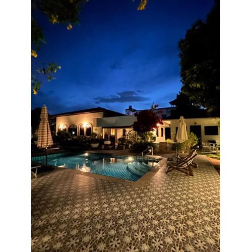 Green View suite with private bathroom and kitchen