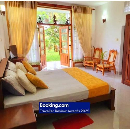 GreenHeart- Family Room-Micro Apartment, AC- Hot W, Garden View, separate Varanda & Dining Area - Travel Awards 2025