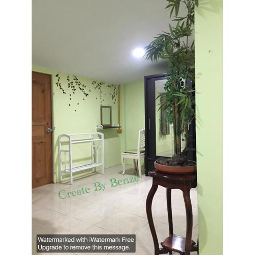 GreenRoom Guest House Very Close Bangkok Hospital in Thailand