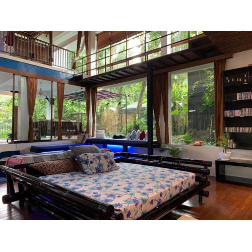 Griya Oma Nining-Large House with Swimming Pool