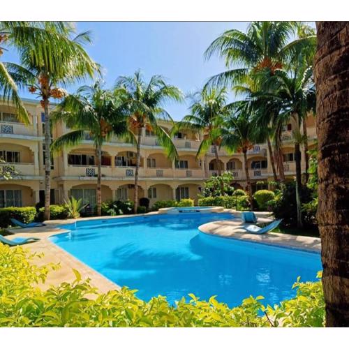 Ground Floor Apartment with 2 bedrooms and 2 bathrooms opposite pool