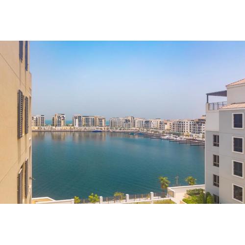 Günstige Unterkunft mit Hafenblick in Port de La Mer