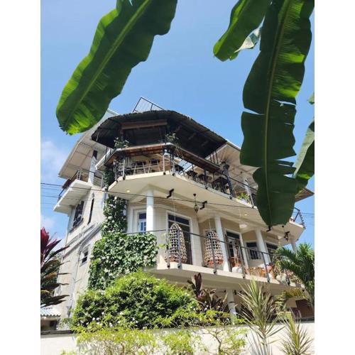 Habibi Hostel & Restaurant