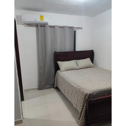 Habitación con baño privado y otras áreas compartidas