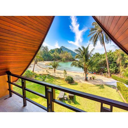 Half Moon beach Villa - by KohChangVillas