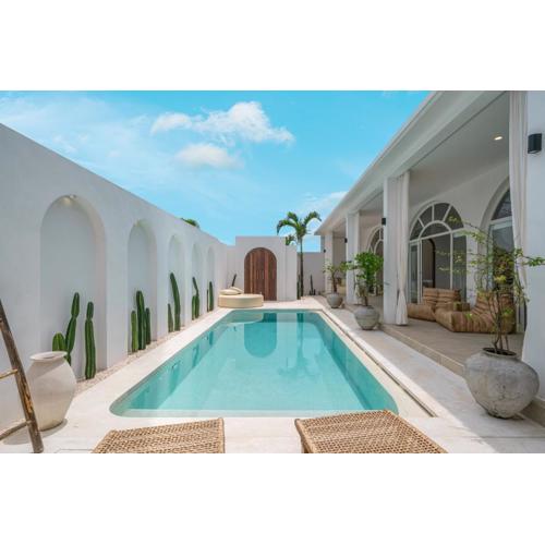 Halle - Tropical Elegance 2BR Villa - Steps from the Beach