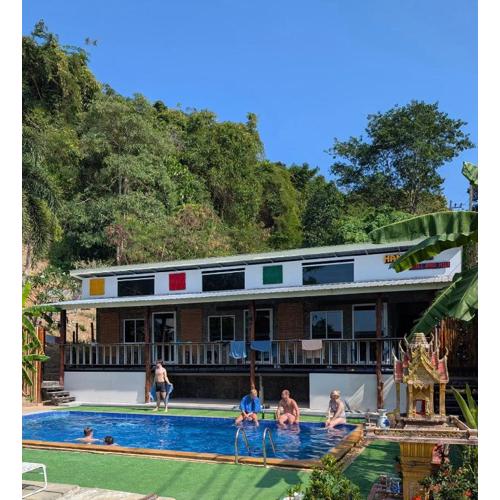 Hangover Chill & Hill Hostel