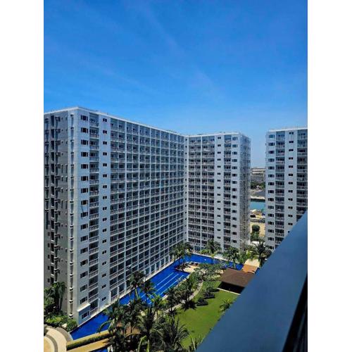 Hannah's Crib at Shore Residences with Balcony and Pool View