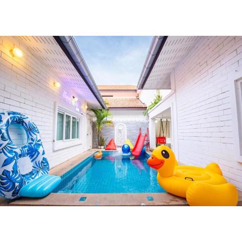 Happy n Joy Pool Villa near Jomtien Beach on Thepprasit Road with mini Golf, Table Tennis and Children Play Zone