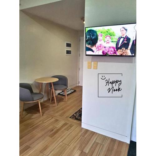 Happy Nook at Holland Park Condominium