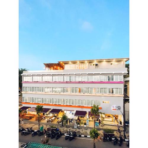 Harbour Komodo Hotel