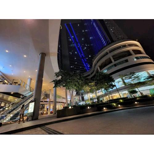 Heart of Makati, (WiFi/Netflix/Disney included), central location