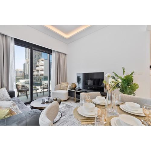 Heaven Crest Vacation Homes - One Bedroom City View Balcony in Azizi Riviera