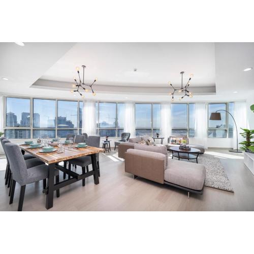 Heaven Crest Vacation Homes Dubai Marina - 4 Bedroom Suite with Marina View near JBR Beach, Free Parking, Wi-Fi, Gym and Pool