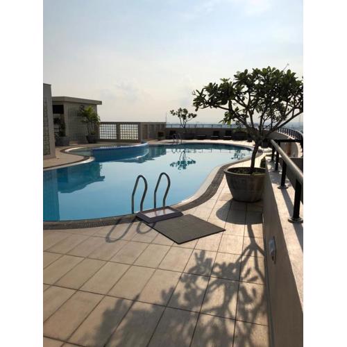 Hedges Court Res-2 Room 3 Beds 3 Bath 104 sqm Spacious Apartment