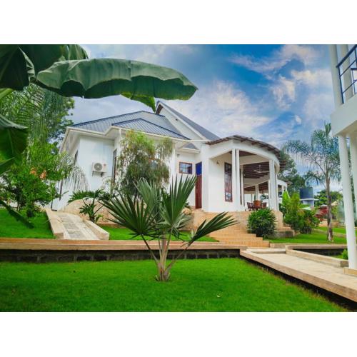 Hellen's Riverside villas