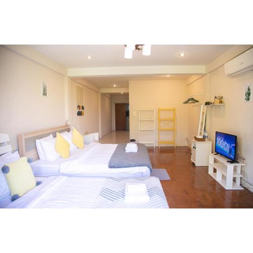 Hello Host - yellow room