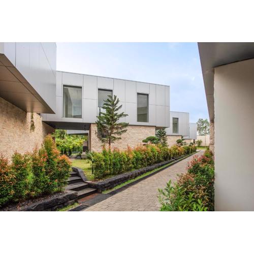 Hidden City Ubud - Peaceful Designer Stay with Private Pools, Wellness Club and Scenic Views