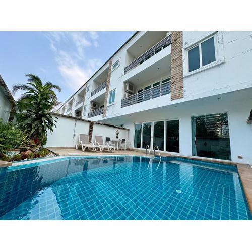 Hidden Palm Pool Villas