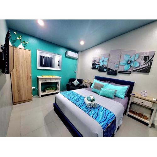 Hidden Palms Inn Deluxe Room
