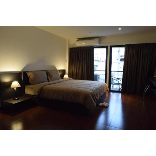 Hideaway Guest House And Bar