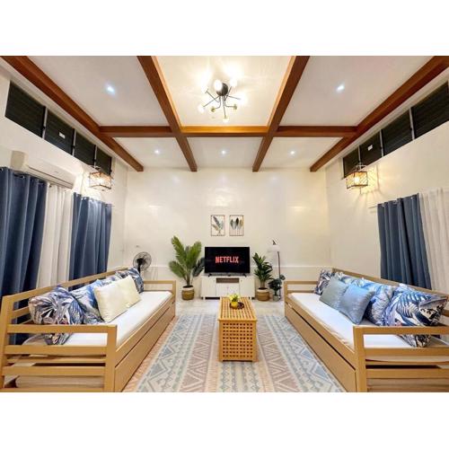 High Ceiling 60sqm Family Apartment with Partial Sea View and Kitchen