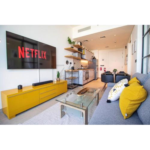 High-End 1BR at Collective with Burj Views 1506