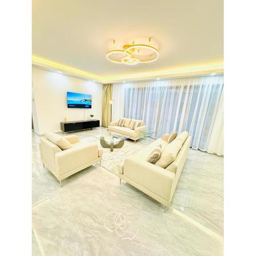 High end spacious four bedrooms apartment