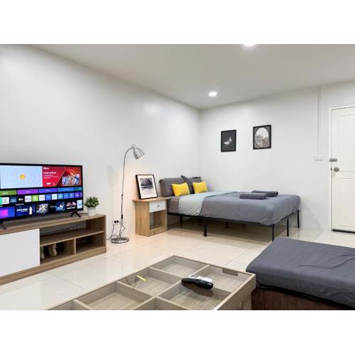 High-Rise 2BR 2Bath BTS & Night Market Family Stay