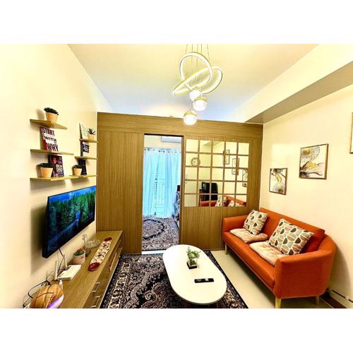 High Rise Condo with Balcony, Pool, Grand Lobby,Gym and Sky Garden 22F