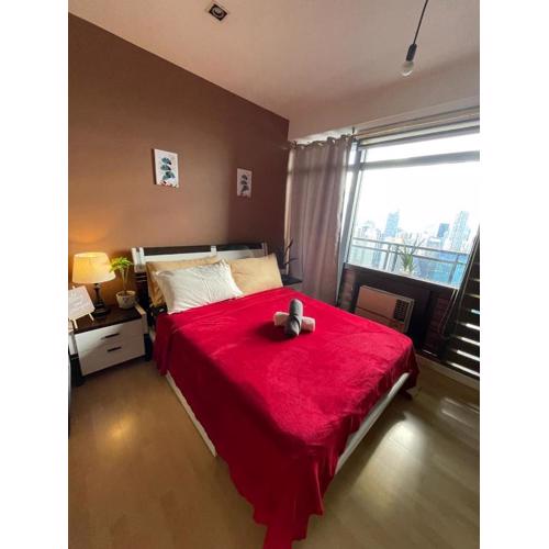 High Sunset View with Fast WiFi, Pool, Big Balcony, Gym Access