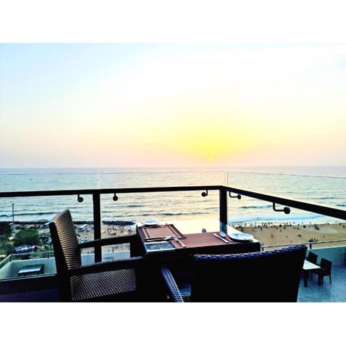 High Tides at Ocean Breeze