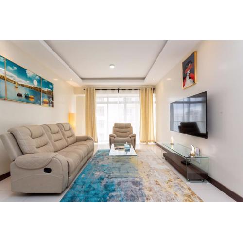 Highrise Oasis with rooftop and Gym