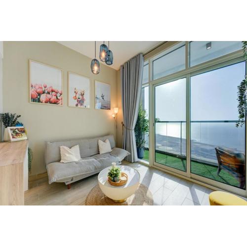 HiGuest - New! Stunning sea view studio, Balcony, Pool