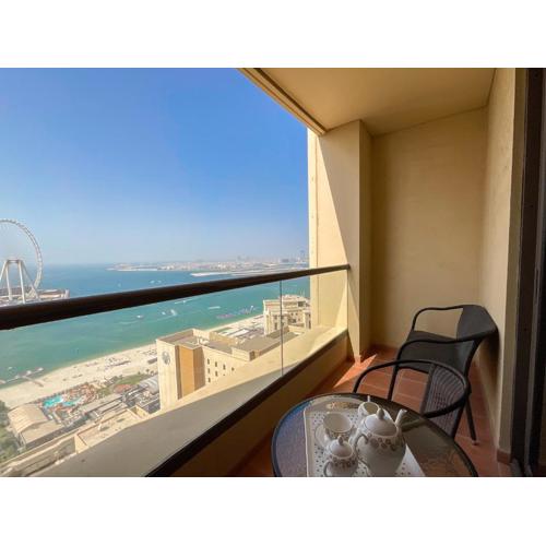 HiGuests - Amazing Sea Views from this 2BR Apt in JBR