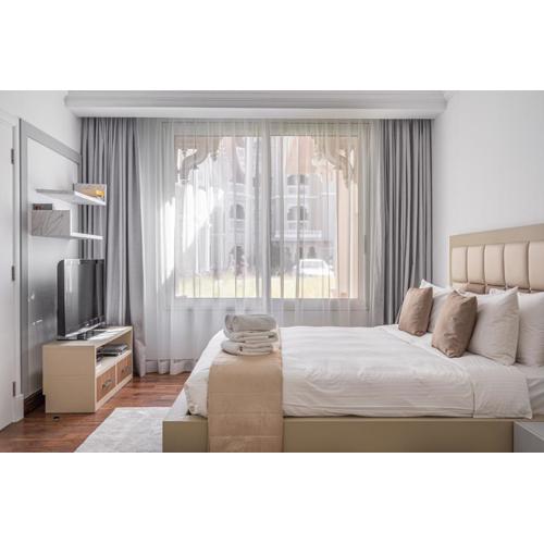 HiGuests - Luxurious 1BR in Palms with Private Beach Access