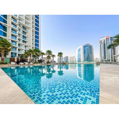 HiGuests - Roomy and Chic Studio with Panoramic Canal Views