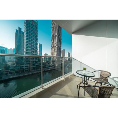 HiGuests - Spacious Apt for 5 With Spectacular Marina Views