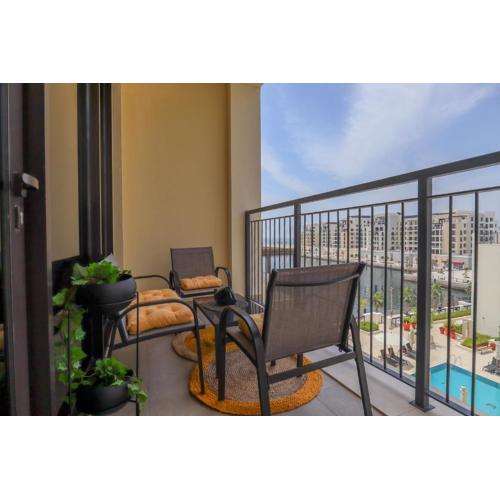 HiGuests - Stylish Waterfront Apartment With Pool in La Mer