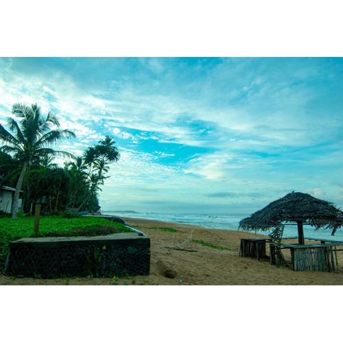 Hikkaduwa backyard beach homestay