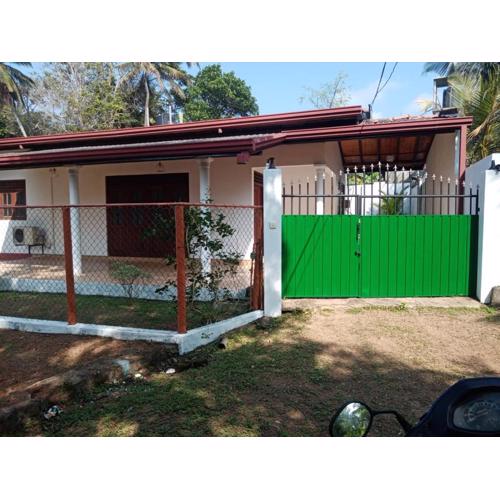 Hikkaduwa Dami Holiday Home