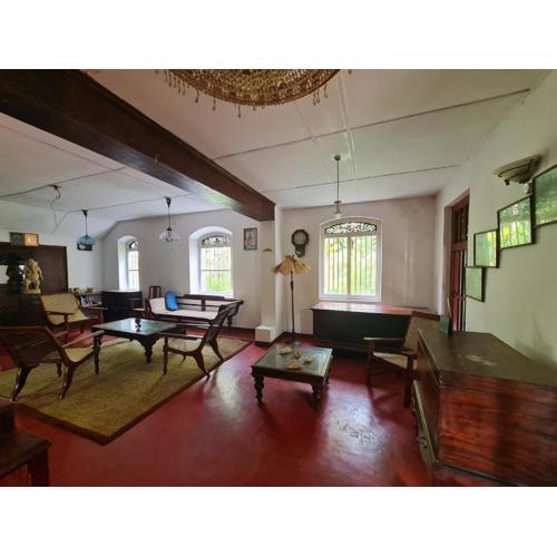 Hill Side Kings Villa (Colonial Bungalow)