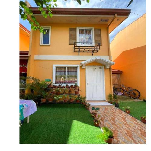 Hillview Apt w/ Pool Access - Free Wifi