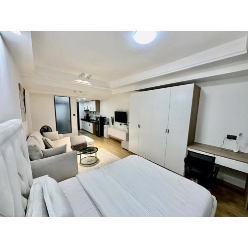 Himalaya Executive Studio Heated pool