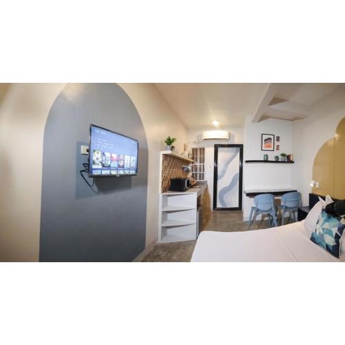 Hive Manila Guesthouse and Apartments 400 Mbps - Gallery Studio