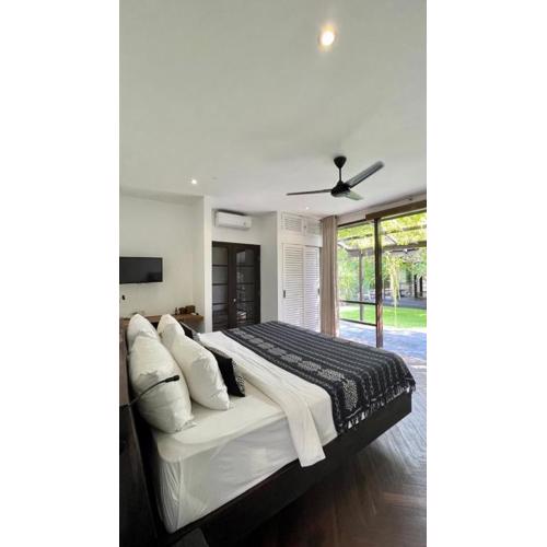 Holiday beautiful Villa 4 Bedroom Garden View Canggu