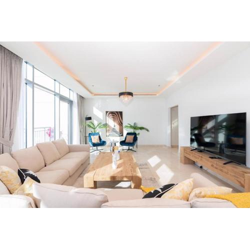 Holiday Boulevard - Luxury 3BR Penthouse with Burj Khalifa and Creek Views