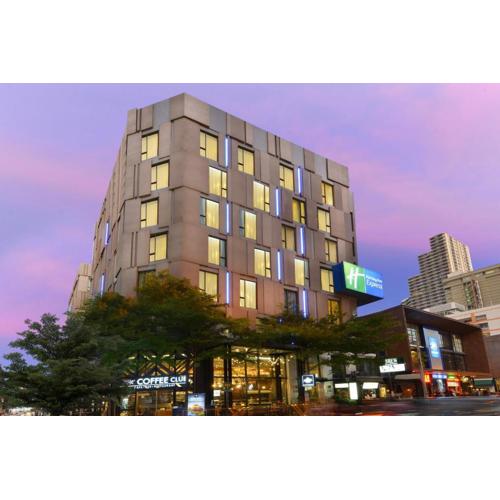 Holiday Inn Express Bangkok Sukhumvit 11 by IHG