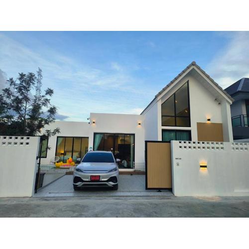 Holiday Pool Villa Bangsean Chonburi - 3 Bedrooms Villas up to 12 people