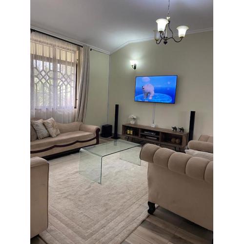 Home Haven- 3 Bedroom Apartment